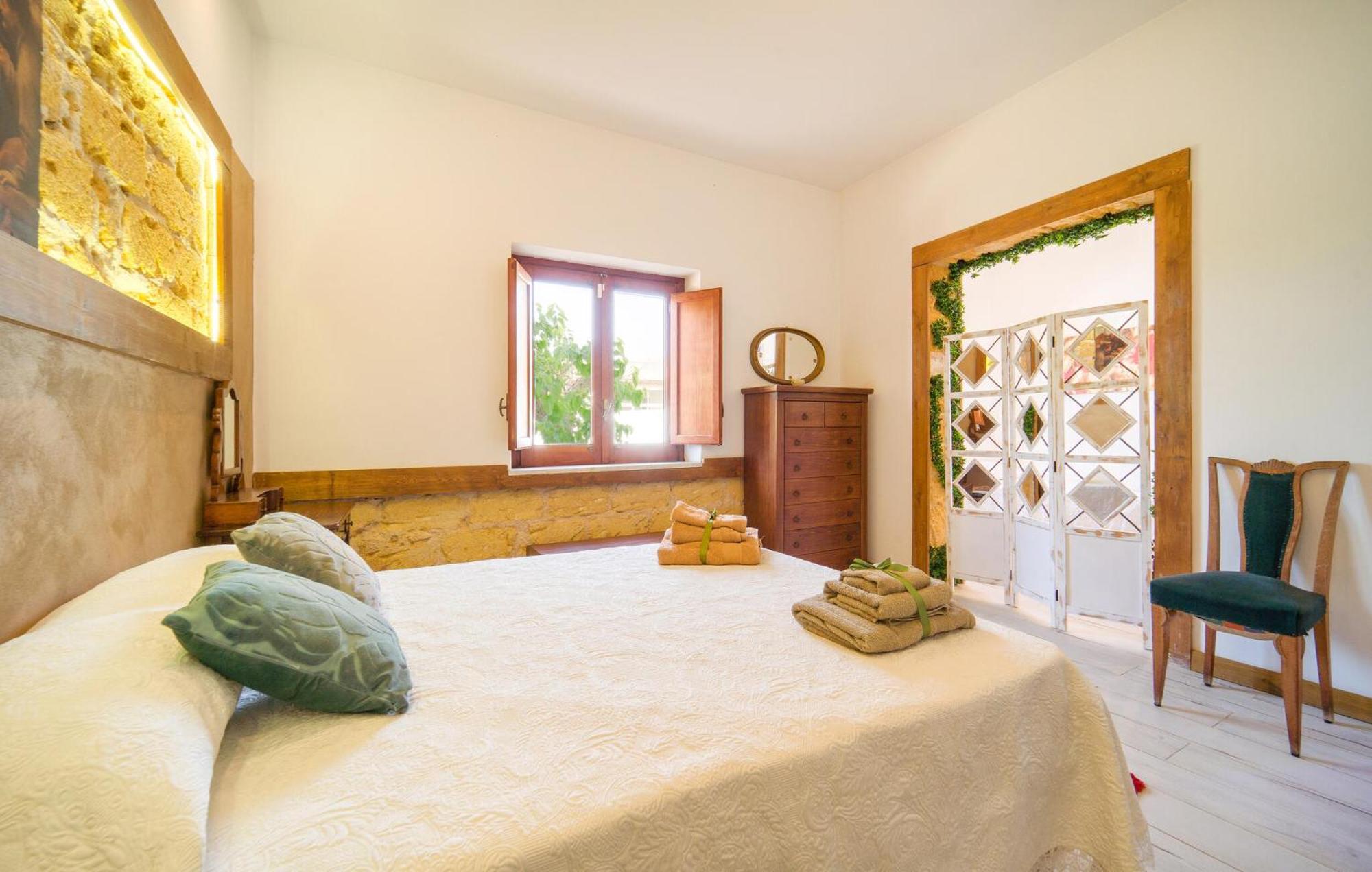 Pet Friendly In With Kitchen