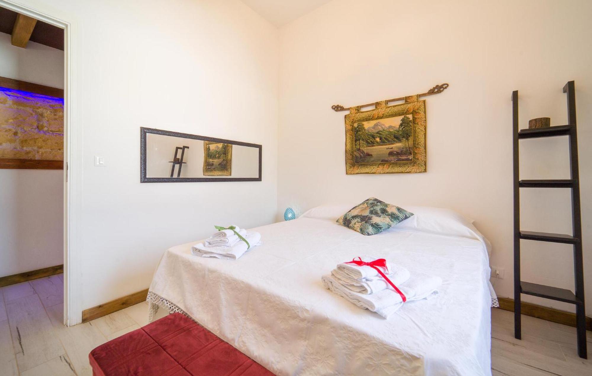 Pet Friendly In With Kitchen *