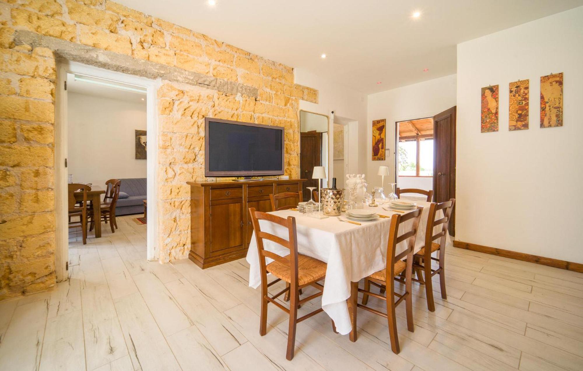 Pet Friendly In With Kitchen