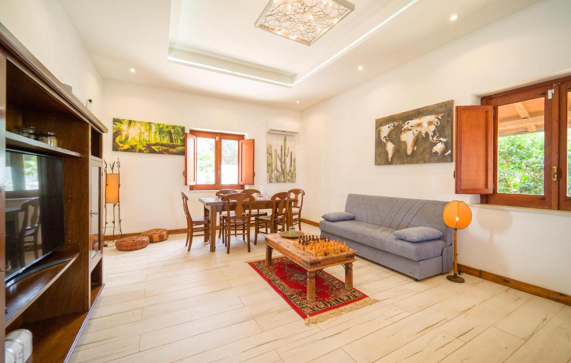 Pet Friendly In With Kitchen *